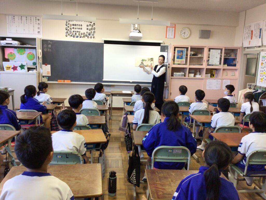 成田高等学校付属小学校｜ニュース｜10月の保護者読み聞かせ