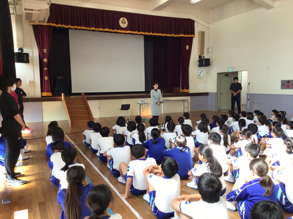 成田高等学校付属小学校|ニュース|全校集会
